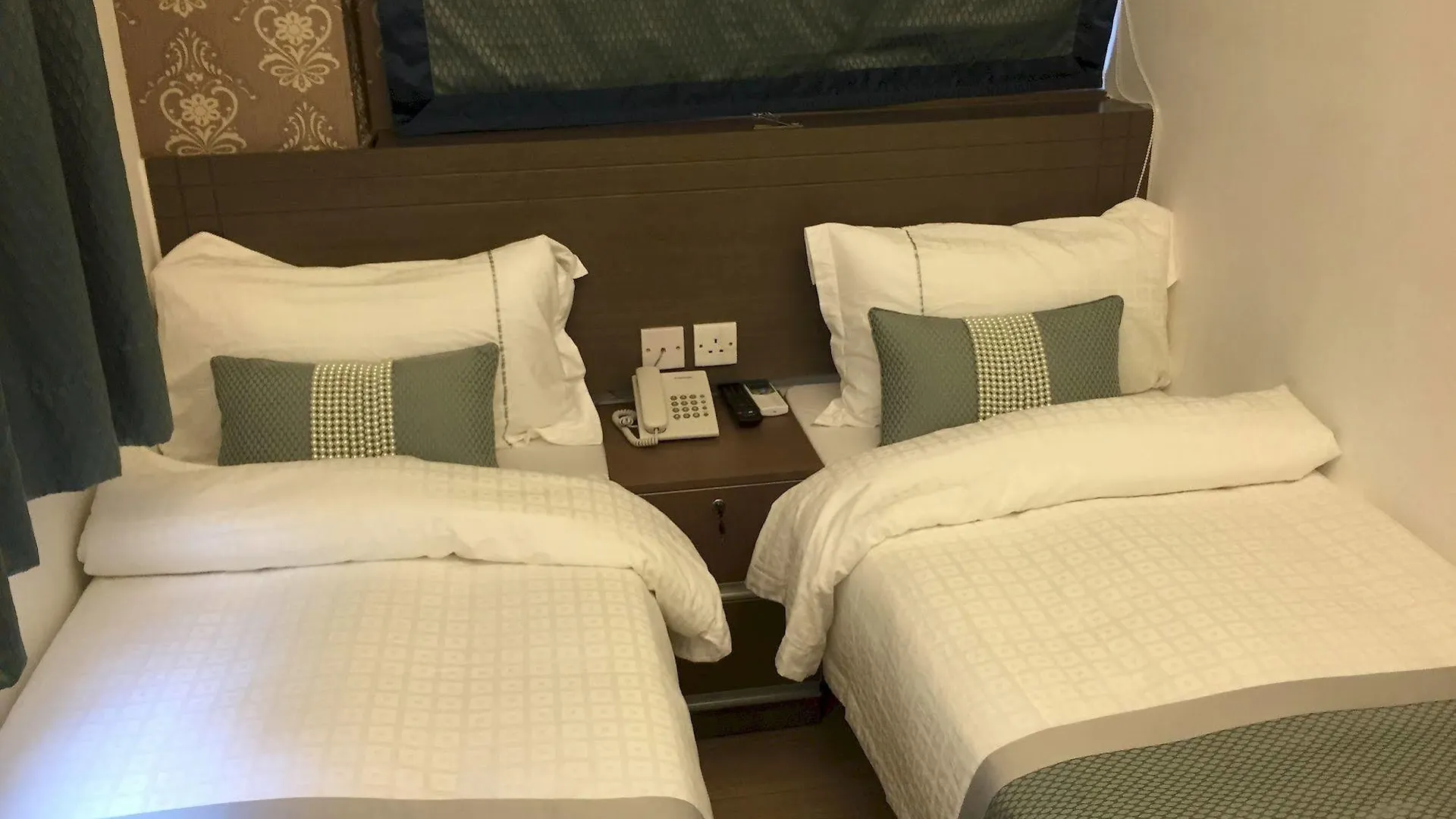 Seasons Hotel - Causeway Bay Hong Kong 2*,