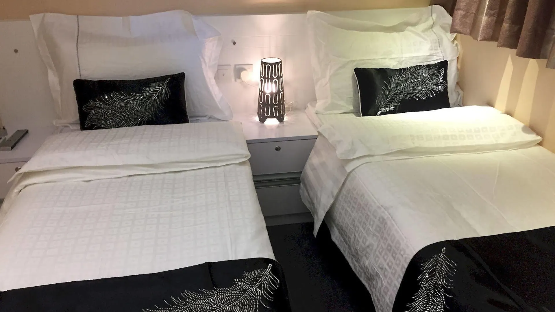 Seasons Hotel - Causeway Bay Hong Kong 2*,  China