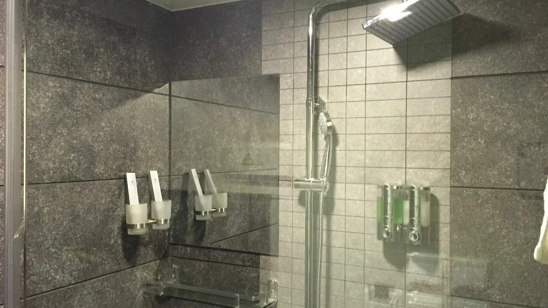 Seasons Hotel - Causeway Bay Hong Kong 2*,